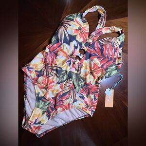 Kona Sol Floral Suit 🌺 NWT 🌺 built-in bra  🌺 Size medium